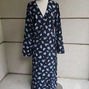 H&M- PLUS SIZE WRAP DRESS